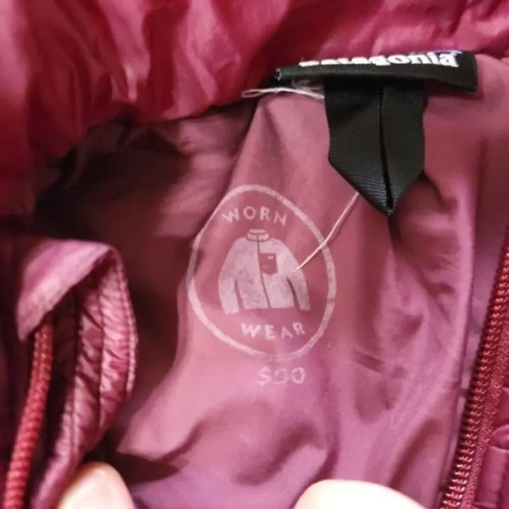 Patagonia Women's Scamper Jacket in maroon/black